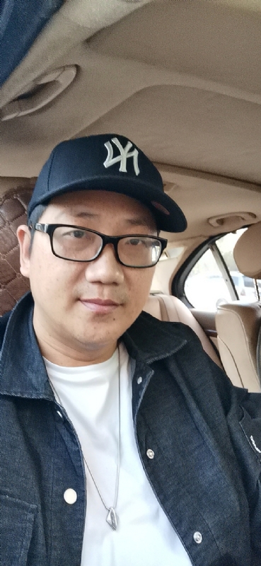 拥抱幸福的第一张照片--三明相亲网